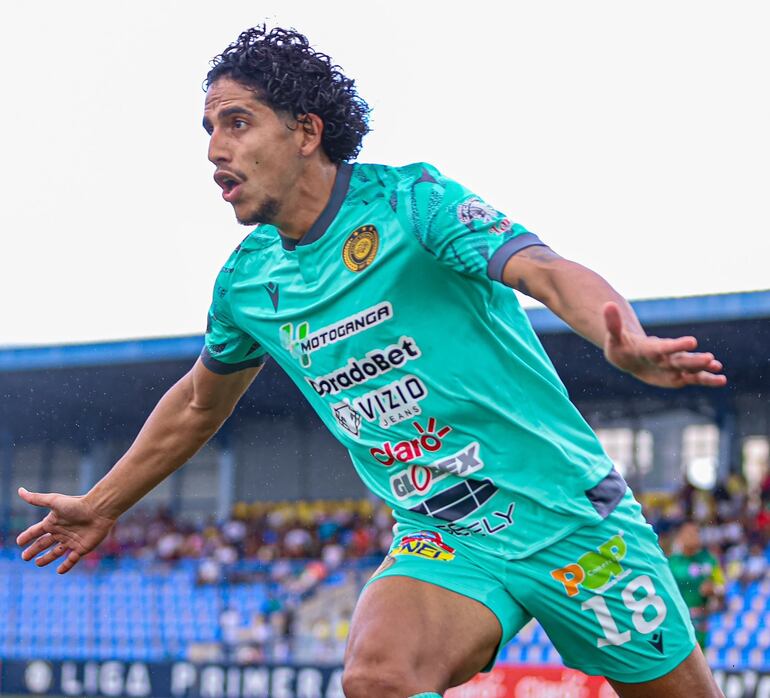 Renzo Carballo, goleador paraguayo en el fútbol de Nicaragua.