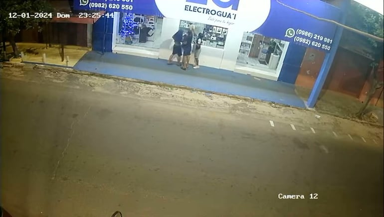 Tres adolescentes hurtaron celulares de un local comercial en Villarrica.