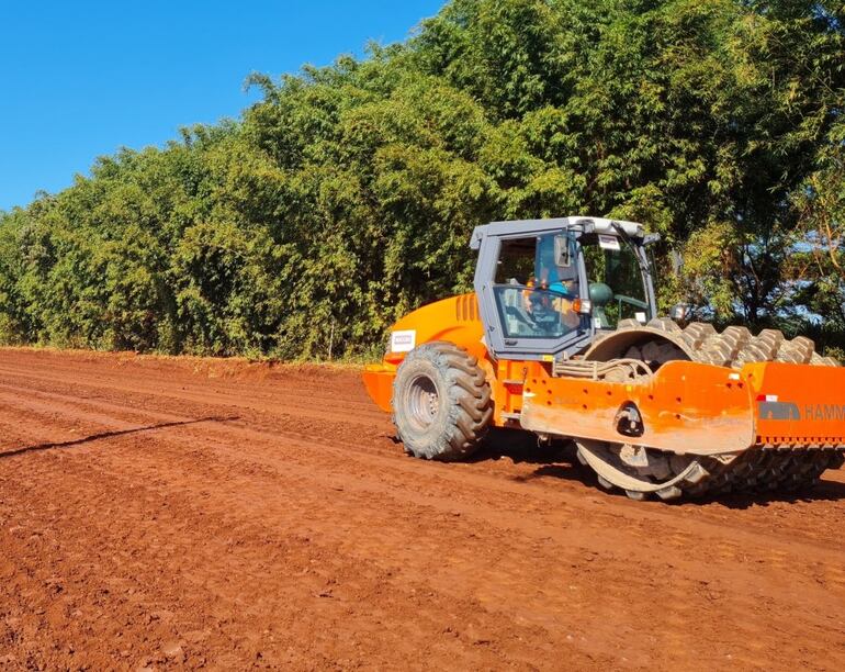 Avanzan los trabajos de limpieza de la franja de dominio de la ruta.