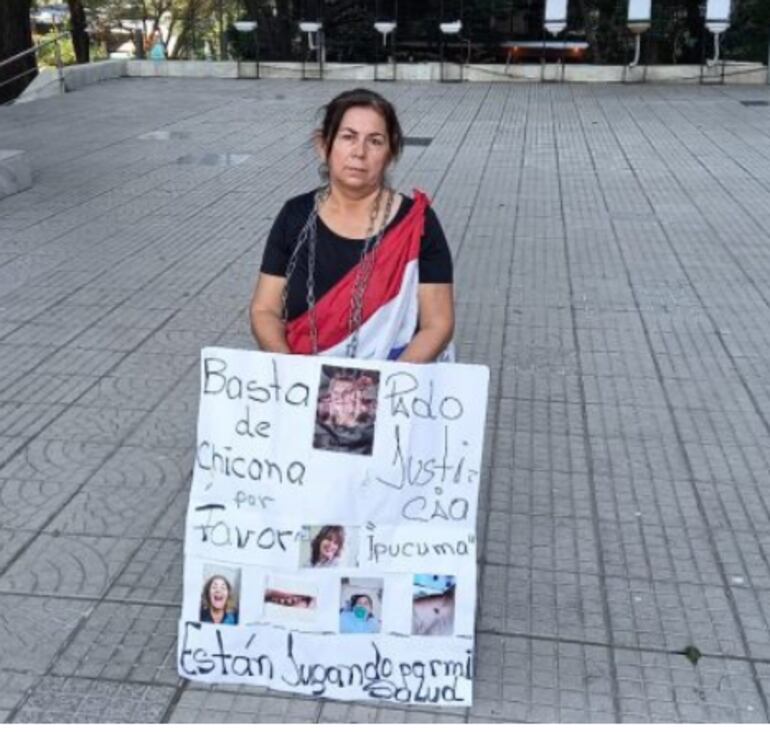 Aurolina Ortega, denuncia haber perdido 14 dientes por mala praxis.