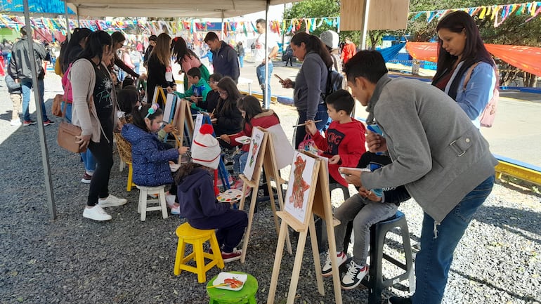 La sección de pinturas para los más pequeños, durante el festejo por el día del niño en la fábrica Minerva Foods de San Antonio.