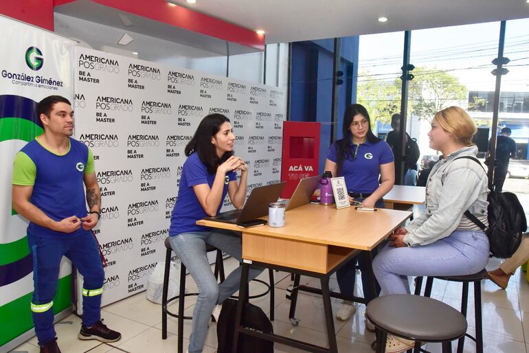 Los universitarios desarrollaron entrevistas laborales, luego de una semana de entrenamiento en la Universidad Americana.