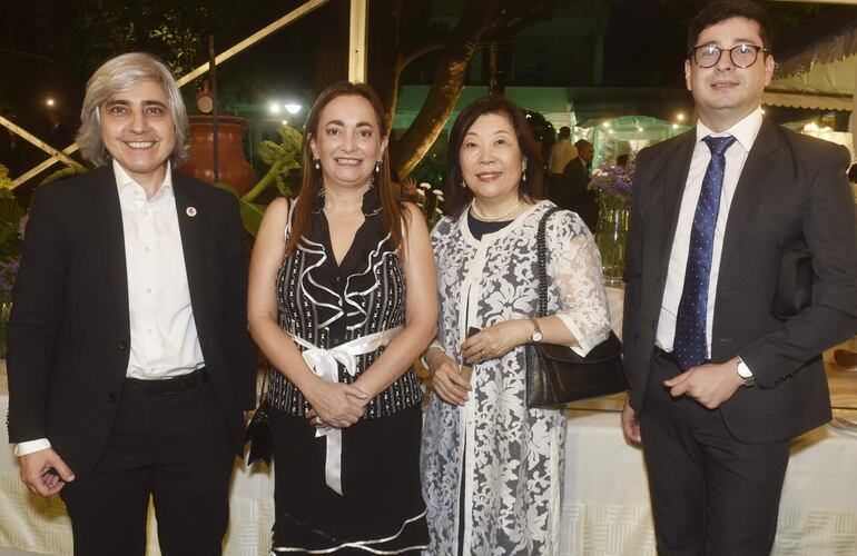  Linda Taiyen, Verónica López, Cristina Matsumiya y Marcos Schirakawa.