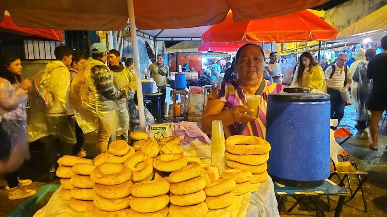 La venta de chipa y cocido fue desplazada por la venta de pilotines.