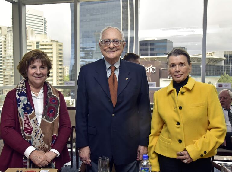 Hilda Rieder, Vladimir Ionescu y Maris Llorens.