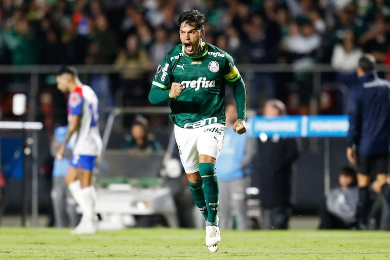 El paraguayo Gustavo Gómez, defensor del Palmeiras, celebra un gol contra Cerro Porteño por la fase de grupos de la Copa Libertadores 2023 en el estadio Morumbí, en Sao Paulo, Brasil,