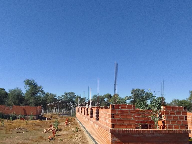 La construcción abandonada de la USF en la zona de San Agustín, cercana al río Pilcomayo. Los pobladores piden que la obra termine.