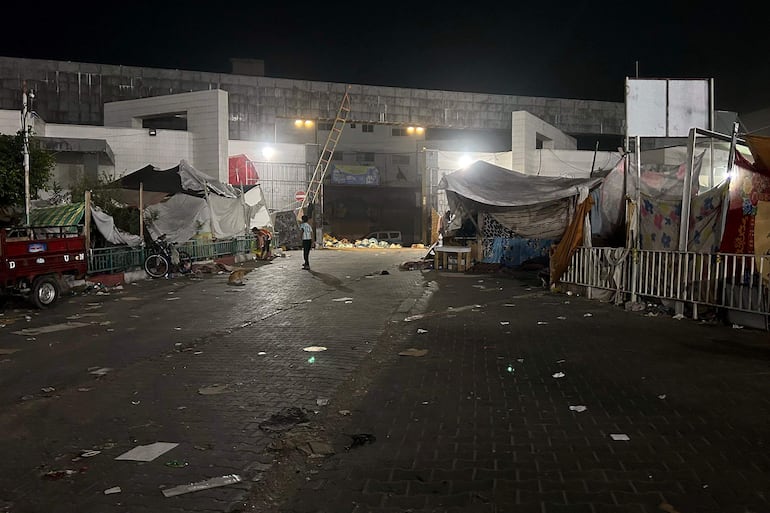 Vista de la entrada principal del hospital Al-Shifa en la ciudad de Gaza. (AFP)