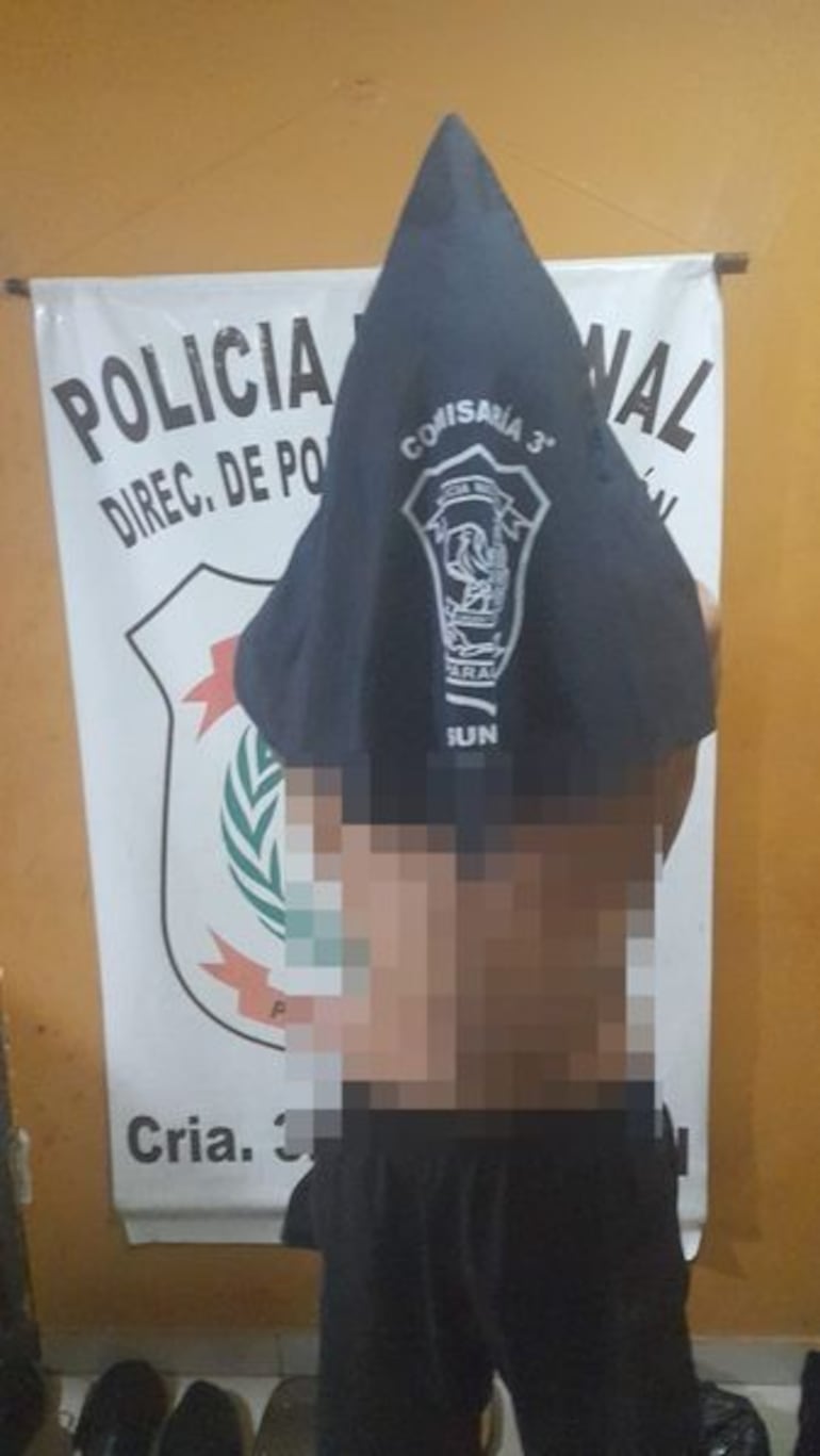 Accesorios de auto encontrados en poder de un hombre que se encontraba con actitud sospechosa en inmediaciones del Mercado 4.