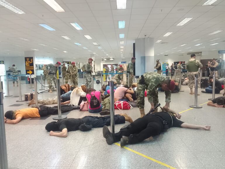 Simulacro de toma de rehenes en el aeropuerto Silvio Pettirossi