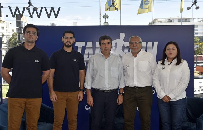 Autoridades de Tape Ruvicha y Asu Runners en la presentación de la Corrida Tape Run 2023, ayer.