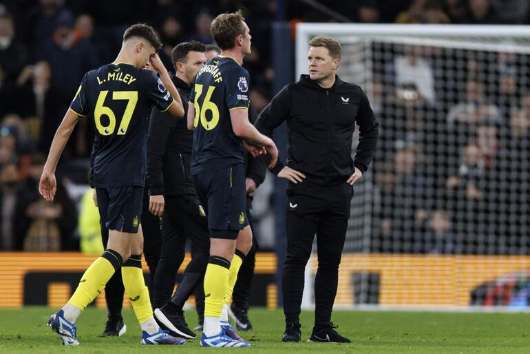 El director Eddie Howe de Newcastle reacciona después del partido de la Premier League inglesa entre Tottenham Hotspur y Newcastle United en Londres, Gran Bretaña, el 10 de diciembre de 2023.