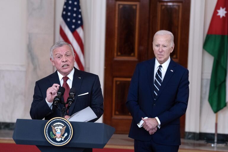 El rey de Jordania,  Abdullah II (i) y el presidente de Estados Unidos, Joe Biden, en la Casa Blanca. 