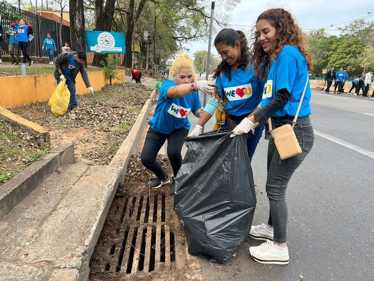 Voluntarios de la Fundación Internacional WeLoveU saldrán a las calles de Asunción para limpiar las zonas de uso público.