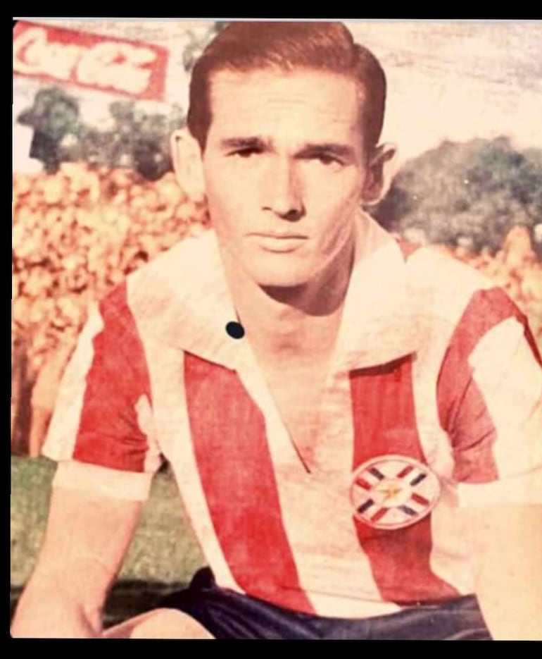 Mártires Félix González Naitzké en 1968 a sus 28 años, centro delantero.