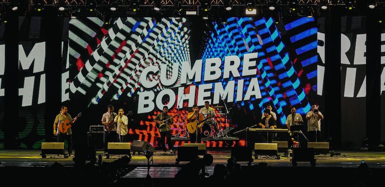 El grupo paraguayo Cumbre Bohemia, oriundo de la ciudad de Paraguarí, llegó por primera vez al escenario Osvaldo Sosa Cordero de Corrientes.