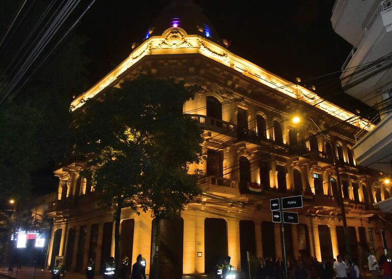 Inauguración de mejoras en la sede central del Ministerio de Hacienda.