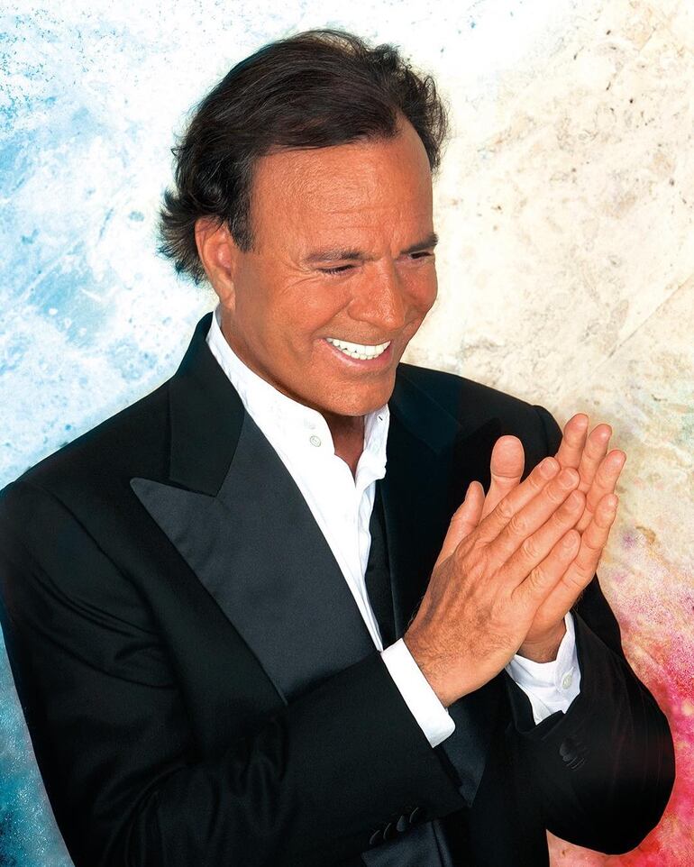 “Quiero con fuerza que estas memorias les hagan reír y llorar", expresó Julio Iglesias.