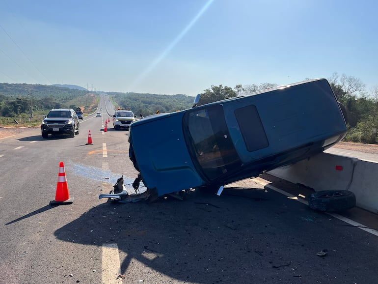 A pesar de lo aparatoso del accidente, solo hubo dos heridos, además de los daños materiales.