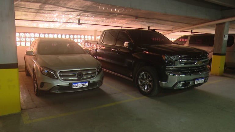 Mercedes Benz y Chevrolet Silverado en poder del Senado.