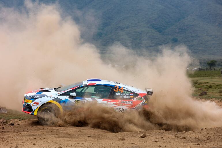 A pesar de las dificultades que siempre plantea el Safari Rally Kenya, en África, Diego y Rogelio se destacaron notablemente.