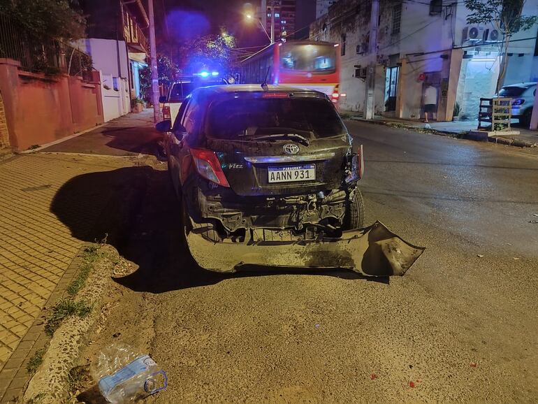 El automóvil de la marca Toyota involucrado en el accidente de tránsito.