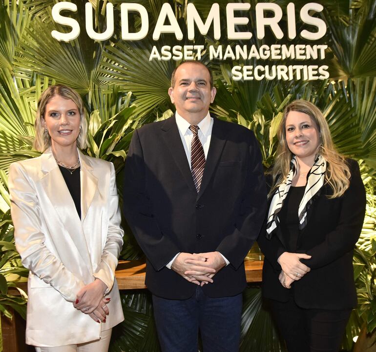 Karen Oleñik, Alfredo Palacios y Lorena Saldivar.