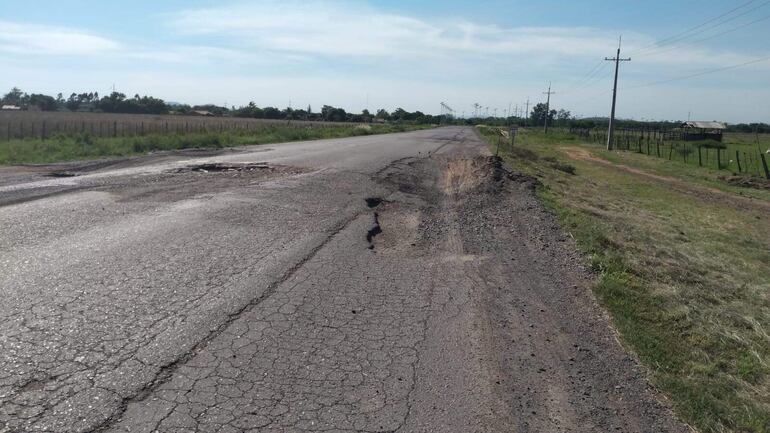 No aparecen los funcionarios del MOPC para arreglar la ruta internacional PY01.