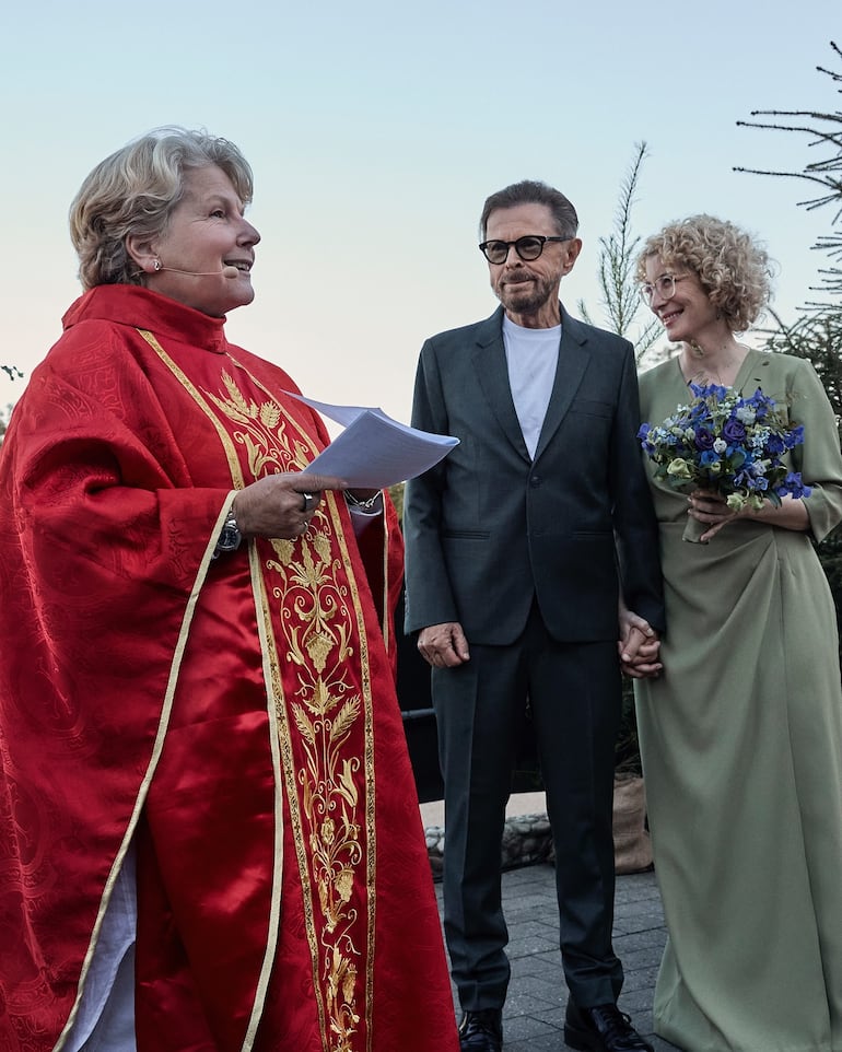 La boda de Björn Ulvaeus y Christina Sas fue celebrada por la humorista Sandi Toksvig. (Instagram/Björn Ulvaeus)