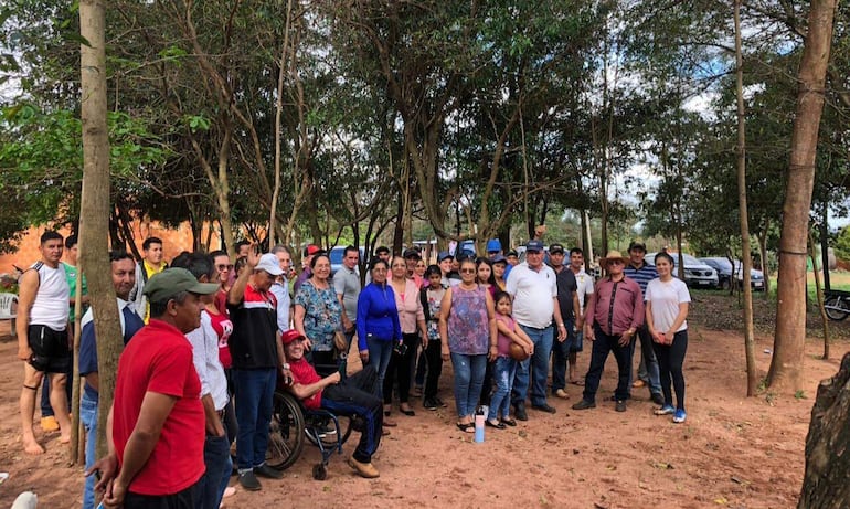 En la reunión organizada en la localidad de Yrybucua, participaron dirigentes de los tres municipios y pobladores de la zona