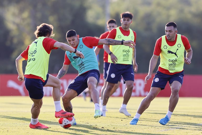 Selección paraguaya: apertrechados en Cochabamba