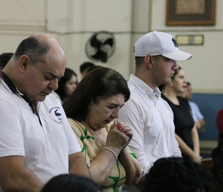 Numerosas familias acudieron al santuario de la Virgencita azul de Caacupé.