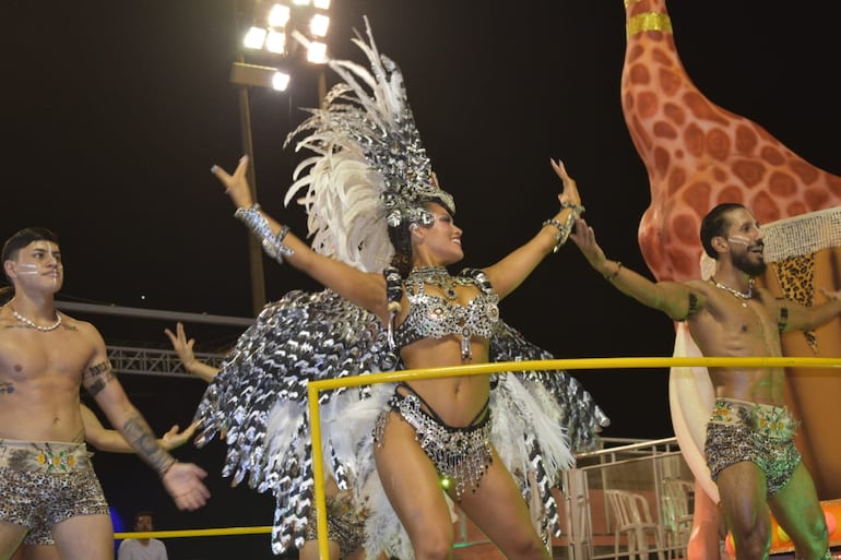 Ritmo y algarabía al puro estilo del carnaval encarnaceno.