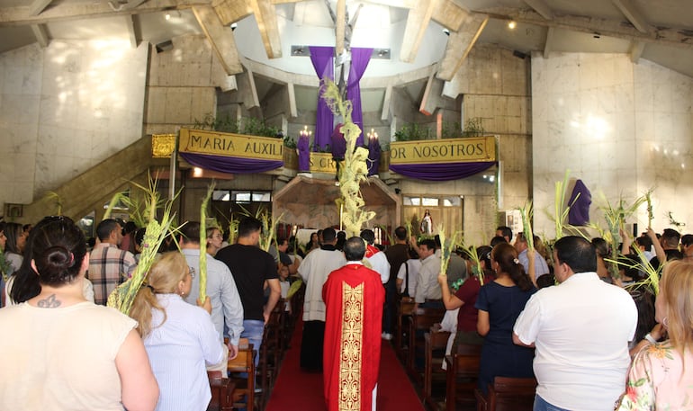 El Santuario de María Auxiliadora como todos los años fue epicentro de la devoción cristiana el Domingo de Ramos.