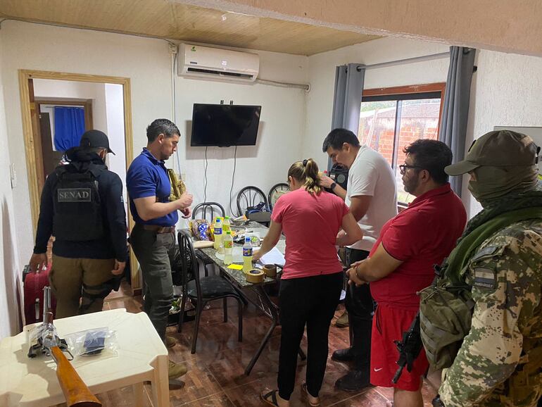 Uno de los allanamientos en el marco del operativo Dakovo se ejecutó en el barrio Remansito de Ciudad del Este. Allí fue capturada una persona de nombre Aldo Cantero.