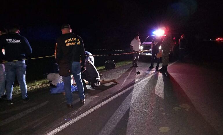 Según los intervinientes, el joven fue ultimado en otro lugar y su cuerpo abandonado al costado de la ruta.