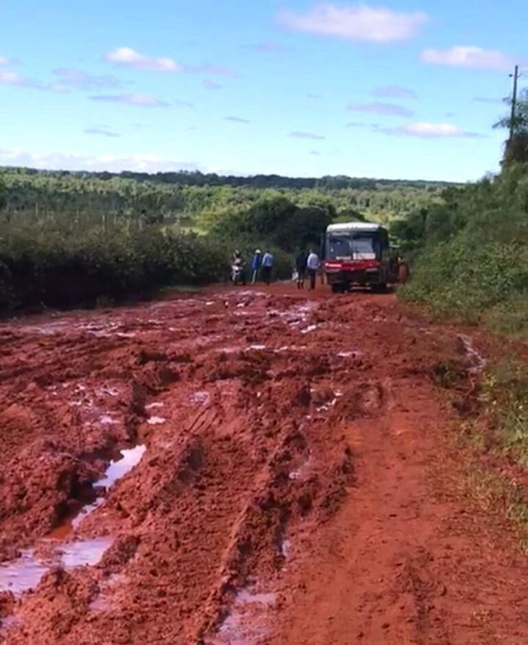 Los caminos vecinales rurales del distrito de Mbuyapey se encuentran instansitables.