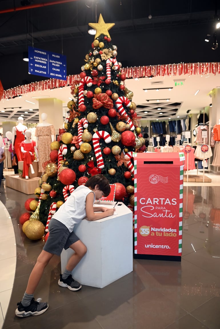 Los más pequeños pueden preparar sus cartas para Santa Claus.