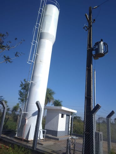 Pobladores de Santa Elena denuncian que por no ser colorados el EBY no les donó un tanque para la provisión de agua