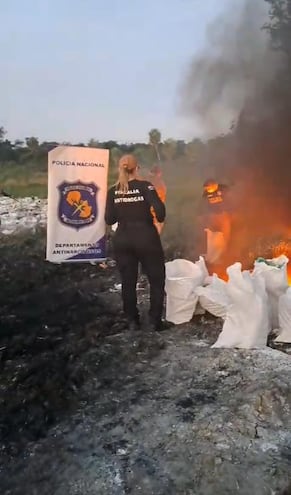 Los 213 kilos de cocaína incautada fueron quemados en la mañana del viernes último en la zona de Chacoí, en el marco de un procedimiento de anticipo jurisdiccional de pruebas.