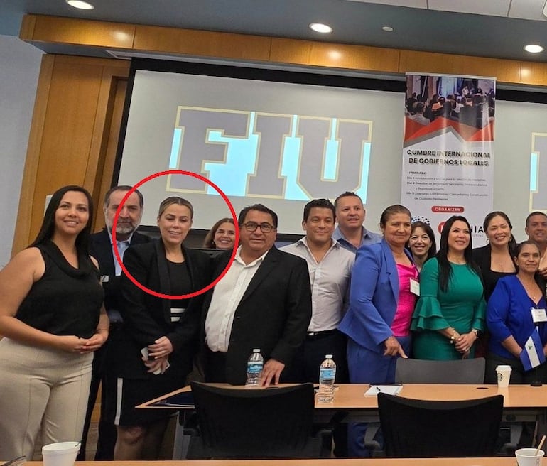 Lizarella Valiente, participando de la Cumbre Internacional de Gobiernos Locales. La senadora pidió permiso para ausentarse por "motivos particulares" pero se encuentra participando del evento en representaciónd el país.