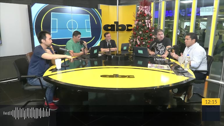 Robert Harrison, presidente de la Asociación Paraguaya de Fútbol (APF), en el Cardinal Deportivo.