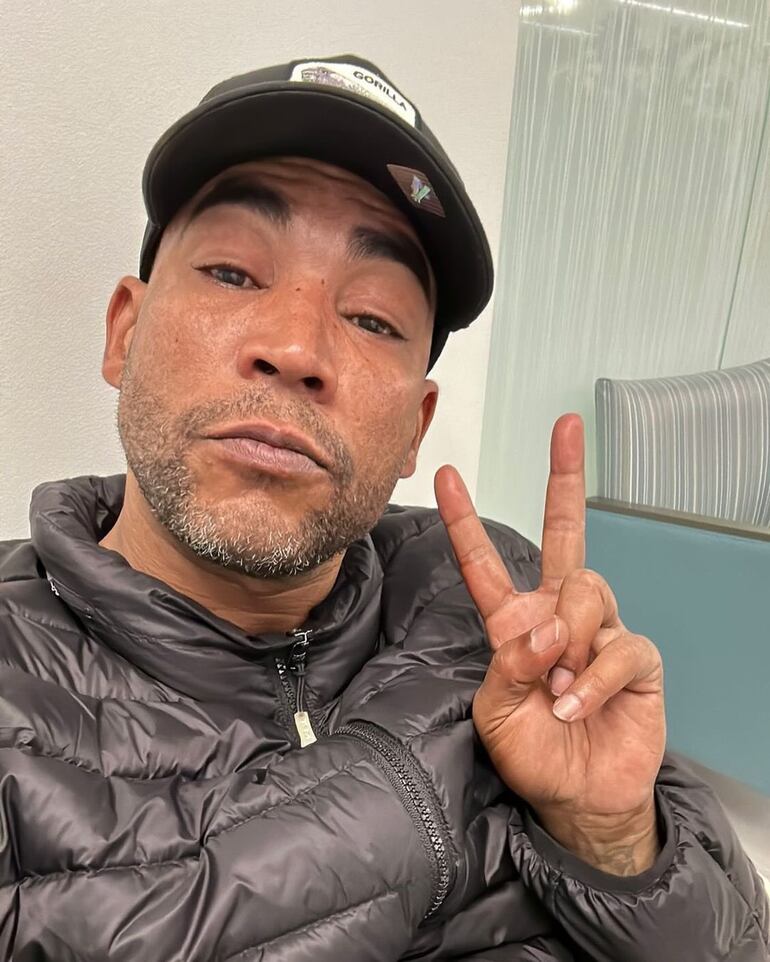 Don Omar en la imagen que compartió hoy en sus redes sociales anunciando el resultado de su cirugía.