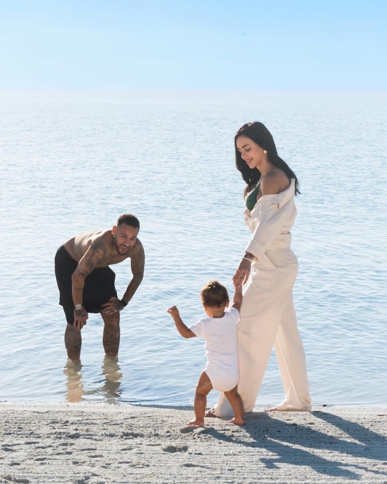 Neymar y Bruna Biancardi con la pequeña Mavie. (Instagram/Neymar)