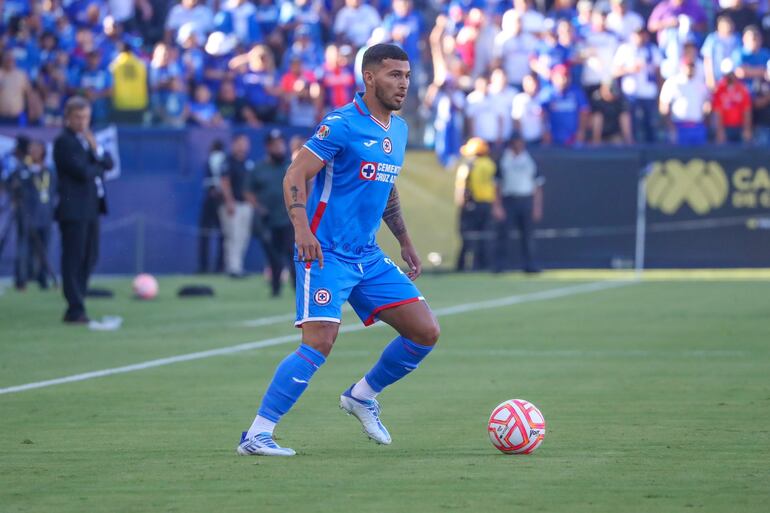 El paraguayo Juan Escobar, futbolista de Cruz Azul.