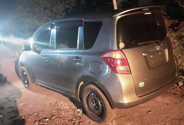 El vehículo fue abandonado en una zona oscura en el exkilómetro 4 de Ciudad del Este.