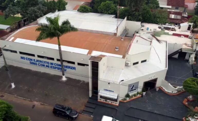 La imponente iglesia Centro de Convenciones Avivamiento de Curuguaty que edificó el pastor.