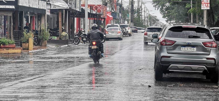 Foto de lluvia en Pedro Juan Caballero.