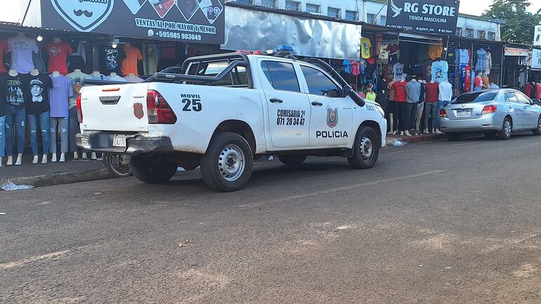 Custodia policial en el local allanado.