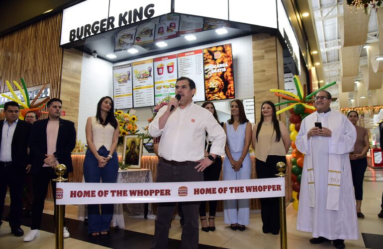 Diego López, gerente general de Burger King Paraguay, habló acerca del nuevo hito de la marca al llegar al Shopping Mariano.